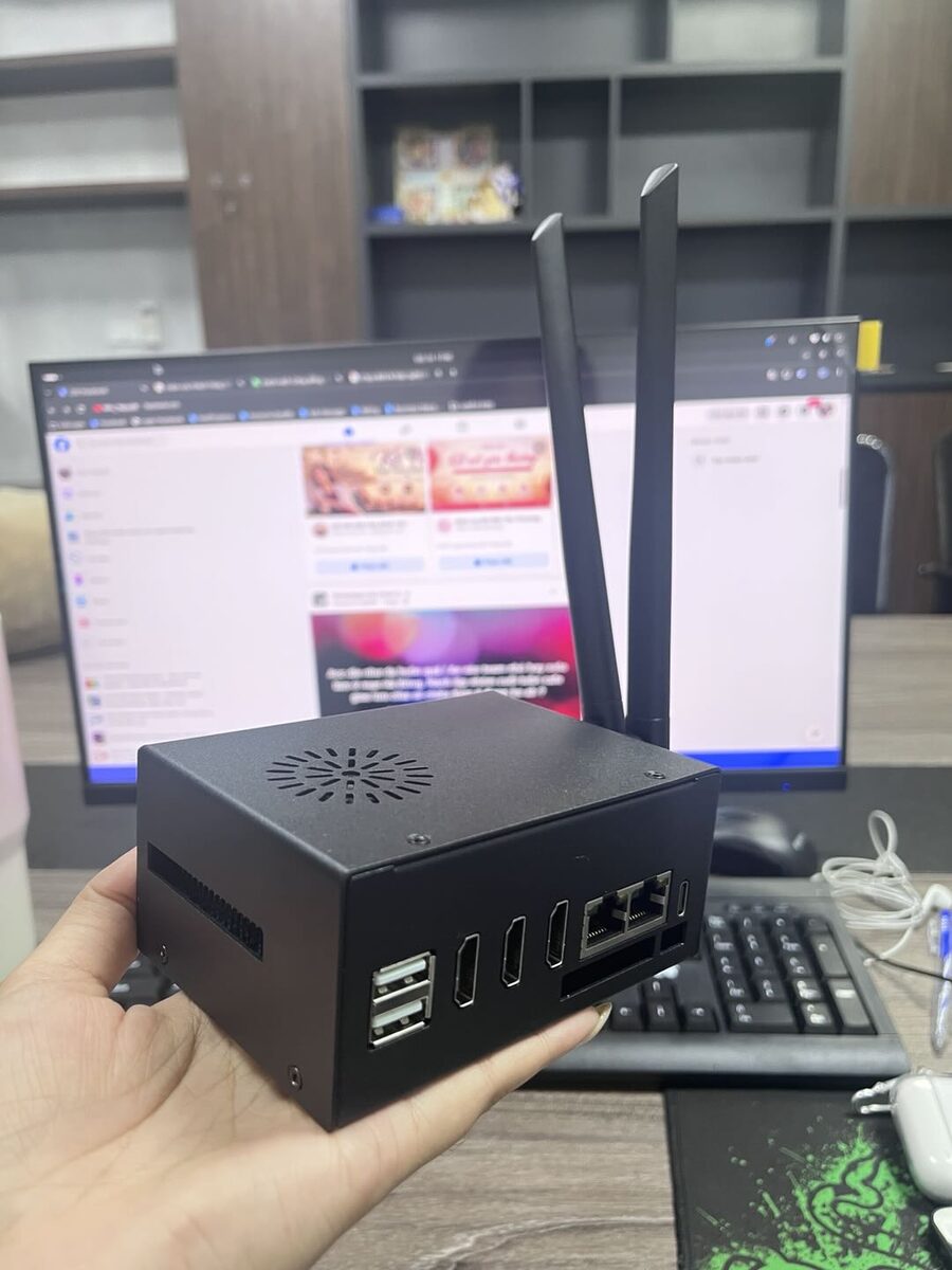 MagicBox vận hành livestream cạnh màn hình mạng xã hội